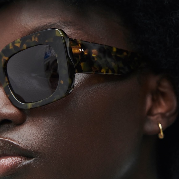 Sold Zara Sunglasses with case - Picture 3 of 5